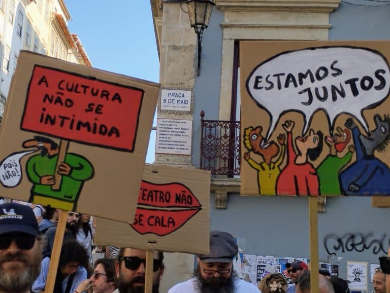 Imagem de um artigo secundário