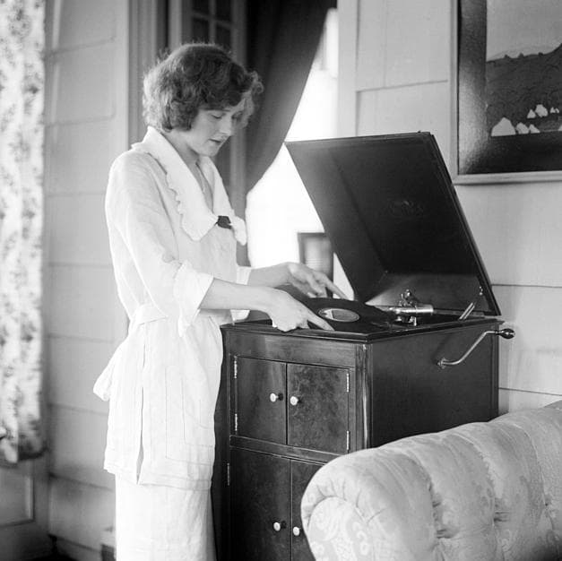woman-playing-a-record-circa-1930s-everett copy